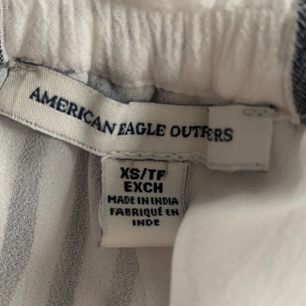 American Eagle XS Striped Ruffle Romper EUC Navy & White - Picture 10 of 15